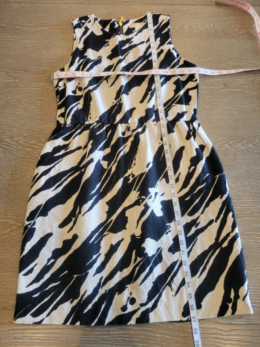 Michael Kors Linen Zebra Print Sheath Dress Gold Zip Sleeveless Size 8P - Picture 5 of 5